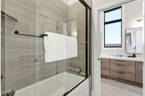 Shower, hair dryer, towels, shampoo - Upscale Retreat w/ Hot Tub, Steam, Pet-Friendly (Hideout)