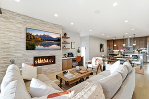 TV, fireplace, offices - Upscale Retreat w/ Hot Tub, Steam, Pet-Friendly (Hideout)