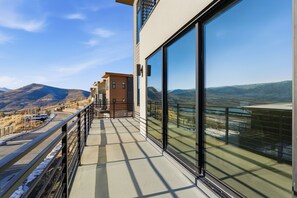 Property grounds - Upscale Retreat w/ Hot Tub, Steam, Pet-Friendly (Hideout)