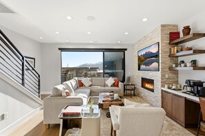 TV, fireplace, offices - Upscale Retreat w/ Hot Tub, Steam, Pet-Friendly (Hideout)