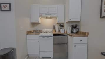 Horno, placa de cocina, lavavajillas, cafetera/tetera