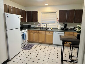 Micro-ondes, four, plaque de cuisson, lave-vaisselle