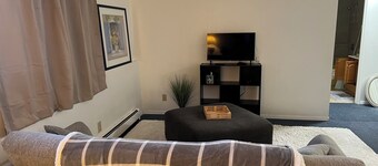 Charming 2-bedroom apartment in south Anchorage neighborhood