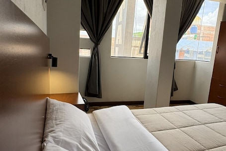 Comfort Room, City View | Free WiFi. Hostal - HS Merced
