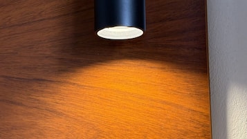 Comfort Room, City View | Interior detail