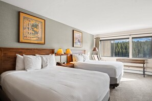 4 bedrooms, Internet, bed sheets - Beaver Run Ski-In/Out|Stunning Mtn Views|Amenities (Breckenridge)