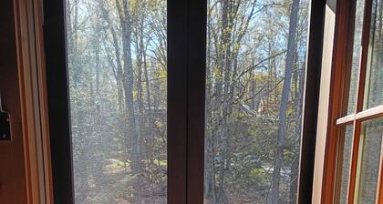 1-bedroom cabin in Smallwood perfect for a couples getaway.