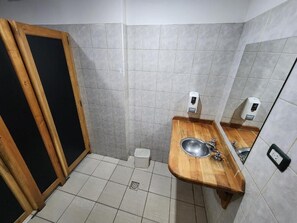 Shared Dormitory | Bathroom - YAGHAN HOSTEL (Ushuaia)