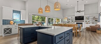 Exclusive 4-BR Escape with Private Pool by Horse Shoe Bay and Marble Falls