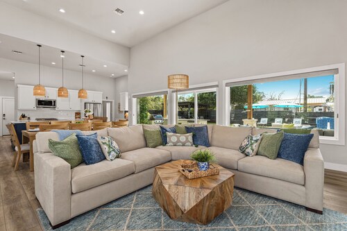 Exclusive 4-BR Escape with Private Pool by Horse Shoe Bay and Marble Falls