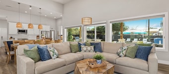 Exclusive 4-BR Escape with Private Pool by Horse Shoe Bay and Marble Falls