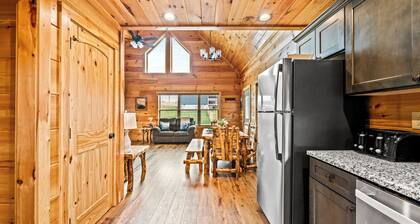 Misty Morning Cabin, sit back & relax with beautiful mountain views! Pups Yes!