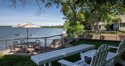 Lake Champlain Cottage - Private with Amazing Sunsets on Maquam Bay