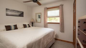 2 bedrooms, desk, iron/ironing board, free WiFi