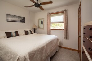2 bedrooms, desk, iron/ironing board, free WiFi