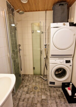 Haartrockner, Handtücher, Toilettenpapier