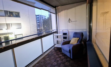 Interior. Modern Seaside Apartment | Metro & Market Nearby