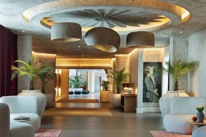 A spacious lobby with a high ceiling, large seating area, and potted plants. - Fortuna Of Cappadocia, Autograph Collection (Nevşehir)