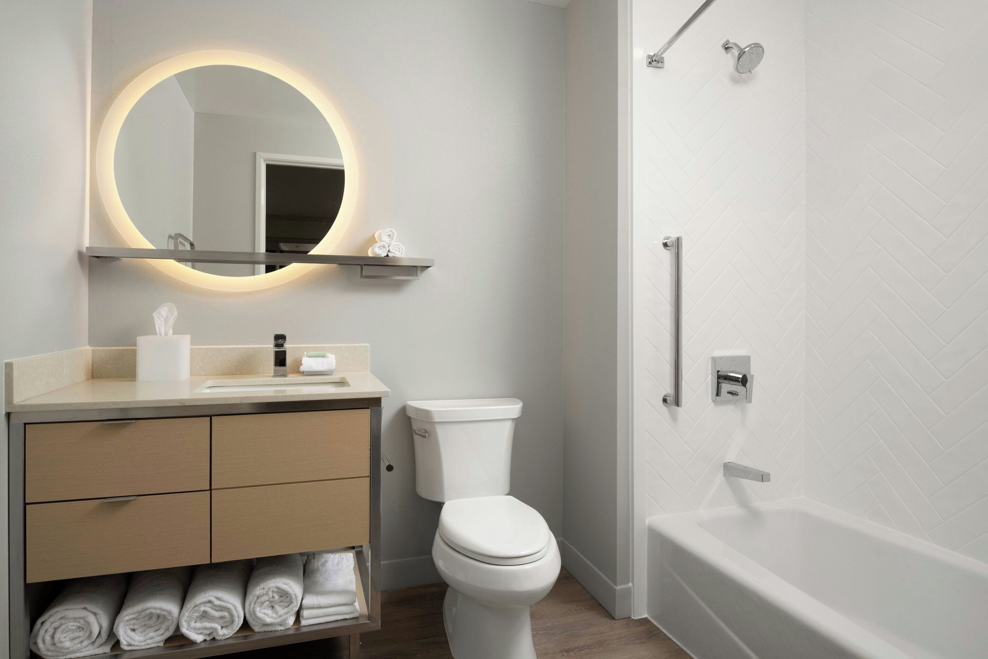 Studio Suite, 2 Queen Beds | Bathroom