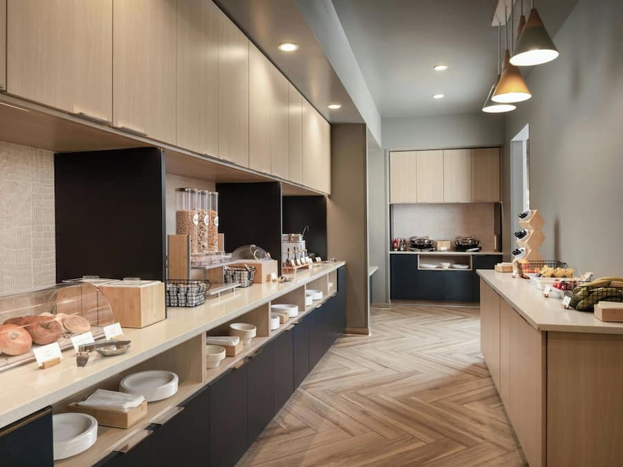 Free daily continental breakfast
