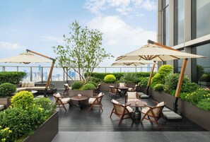 Outdoor dining - The Ritz-Carlton, Wuhan (Wuhan)