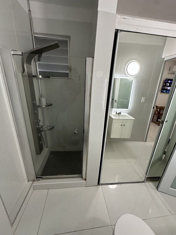 Towels, soap, toilet paper - Kantares 4 minutes to SJU airport Private Studio w/ Parking & High-Speed Wi-Fi (Carolina)