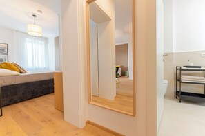 Schreibtisch, kostenloses WLAN, Bettwäsche