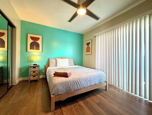 2 soverom, skrivebord, strykejern/-brett og wi-fi (inkludert)