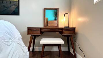 2 bedrooms, desk, iron/ironing board, free WiFi