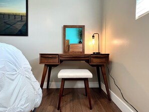 2 habitaciones, escritorio, tabla de planchar con plancha y wifi gratis