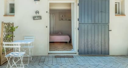 Guest rooms with Jacuzzi and swimming pool