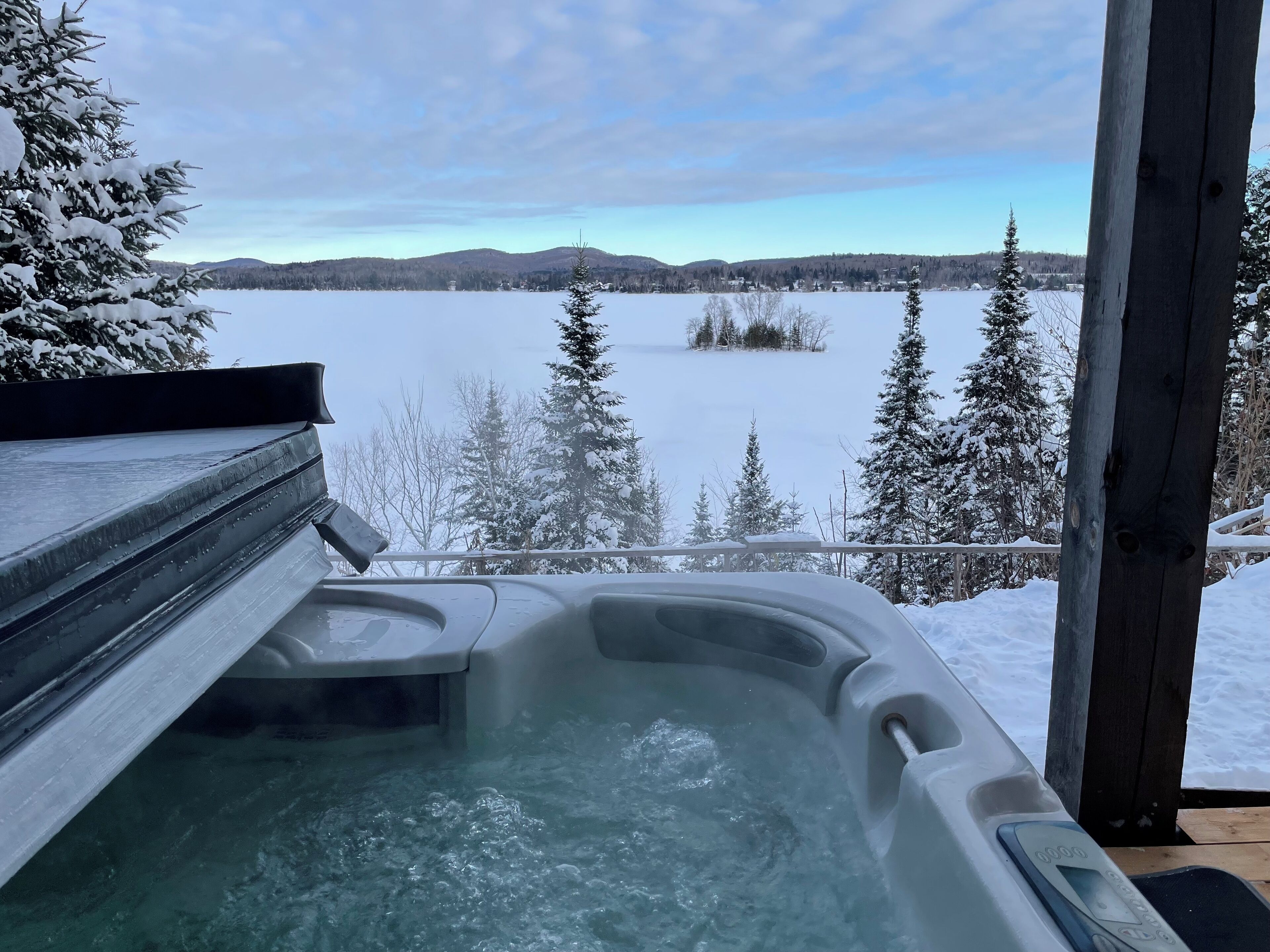 Tina de hidromasaje al aire libre