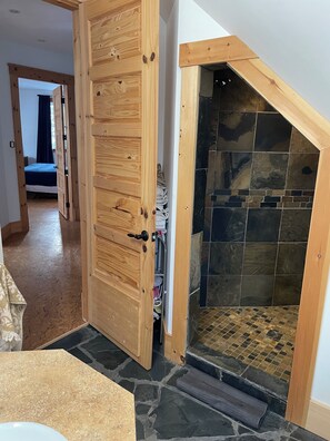 5 habitaciones, wifi gratis, ropa de cama y acceso para silla de ruedas 