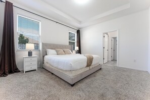 4 bedrooms, iron/ironing board, Internet, bed sheets - Comfort & Tranquility • Saint Cloud•Pool•Lake Nona (St. Cloud)