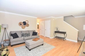 TV - Urban Townhouse Retreat (Lexington County)