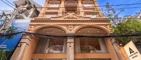 Fachada de la propiedad