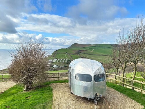 Rare Airstream with private pitch, deck, firepit and optional hot tub and sauna