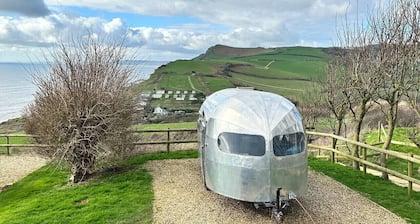 Rare Airstream with private pitch, deck, firepit and optional hot tub and sauna