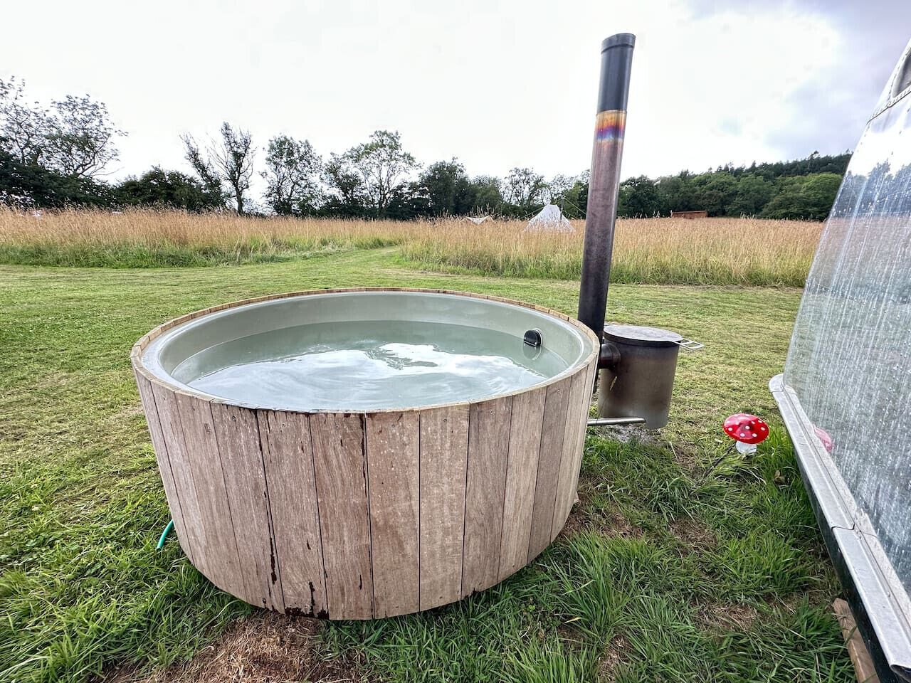 Bañera de hidromasaje al aire libre