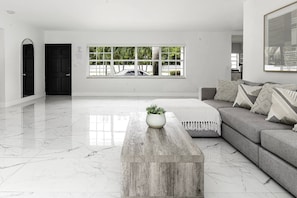 Smart TV, table tennis