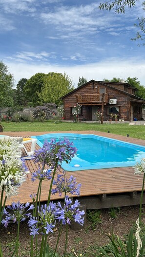Pool - Cabaña La PiQuena in Tandil, a place to rest and enjoy. (Tandil)