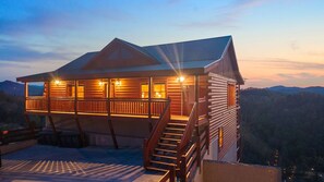 Exterior - Cliffhanger: Stunning Mountain Views + Game Room + Private Indoor Pool + Hot tub (Sevierville)