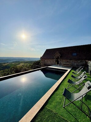 A heated pool - La Marilène Grange avec vue exceptionnelle (Loubressac)