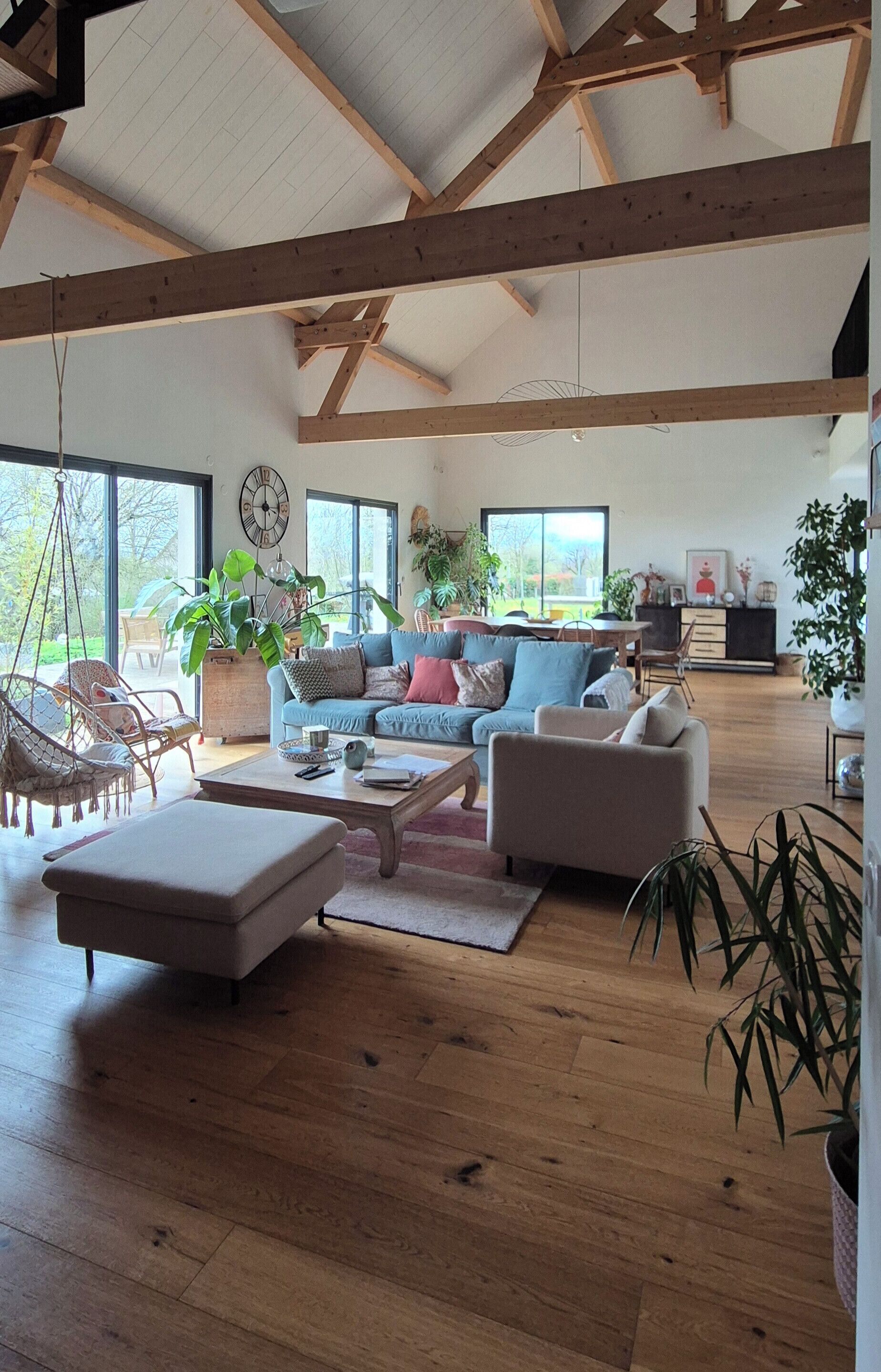 Fernseher, Bücher, Stereoanlage