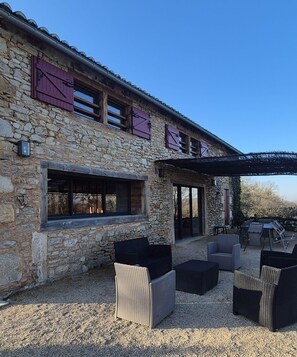 Terrace/patio - La Bergerie de la Borie, piscine, près Rocamadour (Miers)