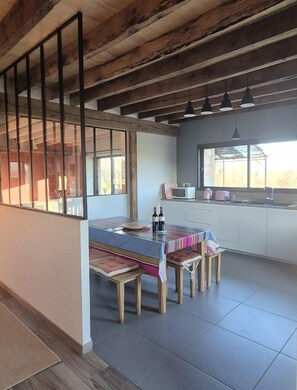 Dining - La Bergerie de la Borie, piscine, près Rocamadour (Miers)