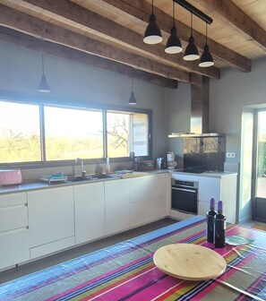 Fridge, microwave, oven, stovetop - La Bergerie de la Borie, piscine, près Rocamadour (Miers)