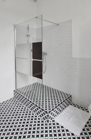 Shower - Maison de la source, charme authentique et moderne (Alvignac)