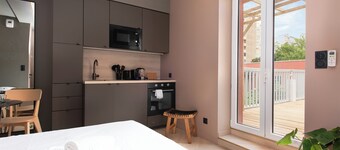 Fabulous studio with AC in vibrant Toulouse neighborhood