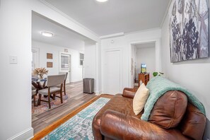 Smart TV - Cozy 2-bedroom duplex near Duke (Durham)